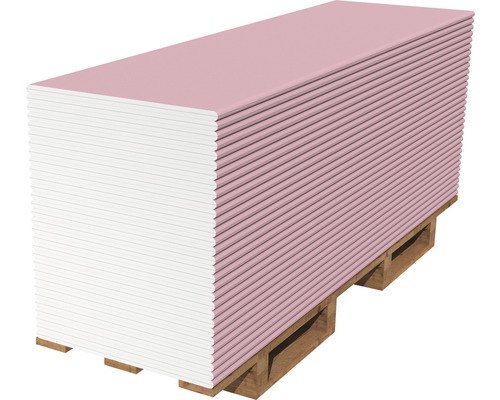 Stapel rosa Gipskartonplatten auf einer Holzpalette
