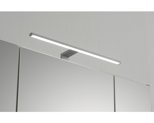 LED-Badleuchte über Spiegelschrank