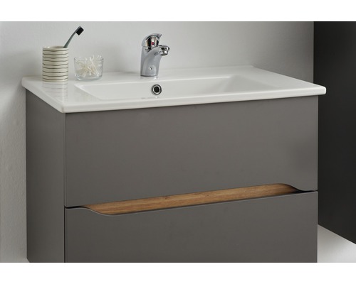 Waschbeckenunterschrank mit Waschbecken, Armatur, Zahnputzbecher und Wattestäbchen