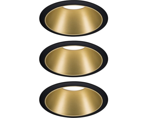 Drei Deckeneinbaustrahler mit goldfarbener Innenseite