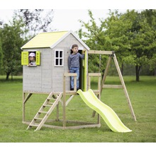 Kinderspielhaus mit Rutsche und Schaukel im Garten