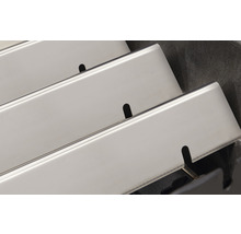 Bildeiner Grillabdeckung aus Edelstahl.