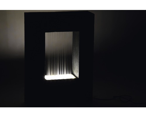 Dekorative Innenleuchte mit vertikalen Linienmuster