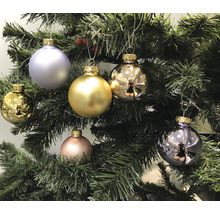 Weihnachtsbaum mit Christbaumkugeln