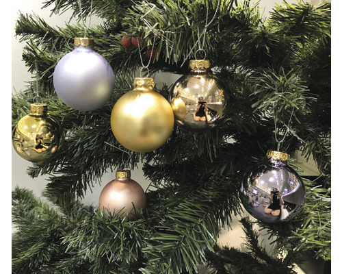 Weihnachtsbaum mit Christbaumkugeln