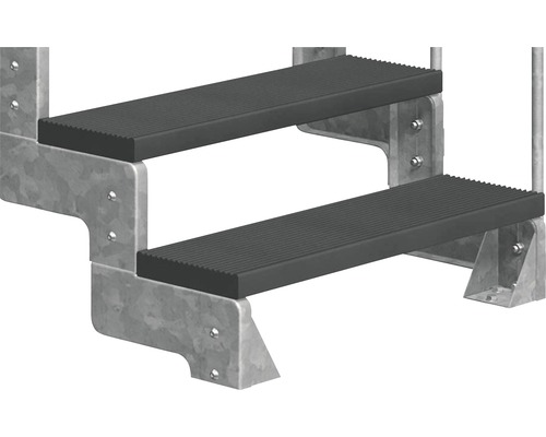 Zweistufige Treppe mit geriffelten Trittstufen.