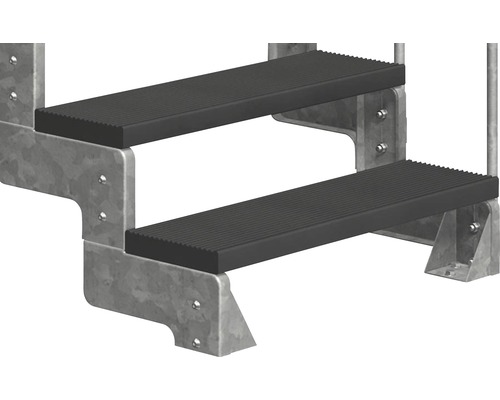 Detailansicht einer zweistufigen Treppe mit Metallrahmen und Trittstufen mit Rippenstruktur