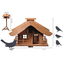 Vogelhaus im Chaletstil aus Holz mit Vogelhaus auf Ständer und Maßangaben