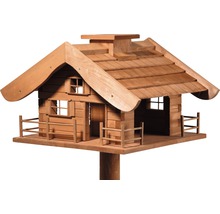 Vogelhaus im Chalet-Stil aus Holz mit Dach und kleinem Zaun