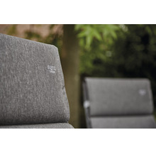 Detailaufnahme eines Gartenmöbelpolsters mit dem Siena Garden Logo.