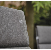 Detailaufnahme eines Gartenstuhls mit Siena Garden Logo