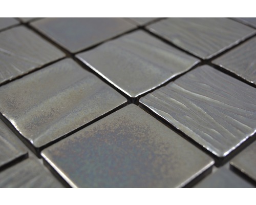 Nahaufnahme von quadratischen Mosaikfliesen