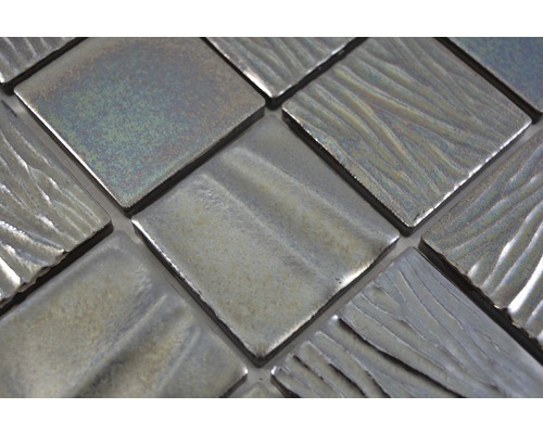 Mosaikfliesen mit quadratischer Form und strukturierter Oberfläche