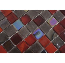 Mosaikfliesen aus Glas in Rot- und Grautönen