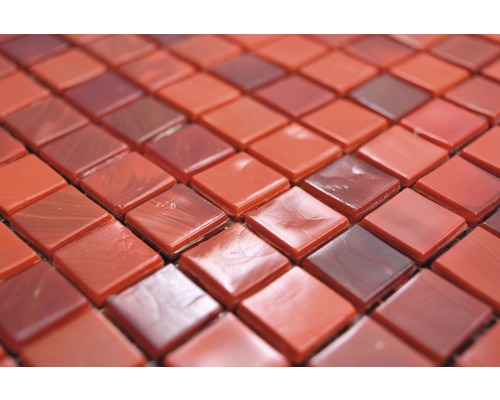 Quadratische Mosaikfliesen aus Glas