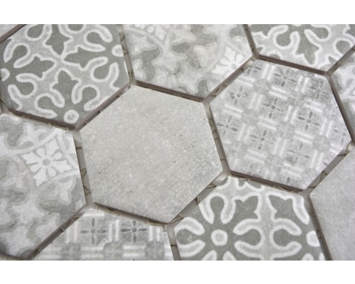 Mosaikfliese in Sechseckform mit Muster