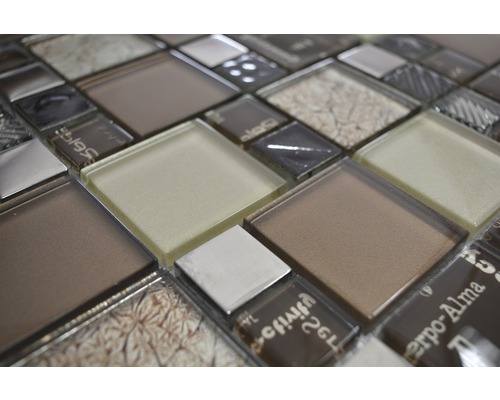 Mosaikfliese mit unterschiedlichen Texturen