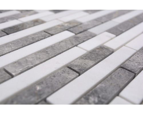 Mosaikfliesen aus Marmor in grauer und weißer Farbe