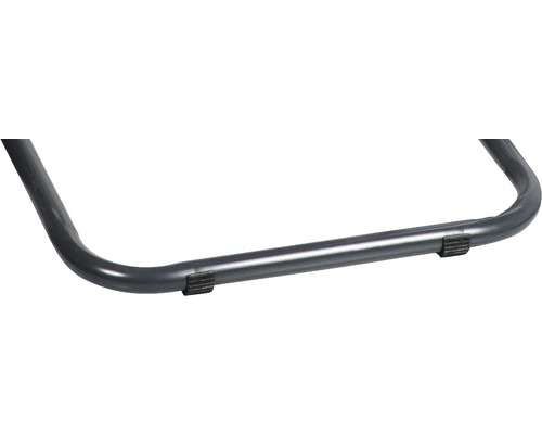 Detailansicht eines grauen Metallrohrrahmens mit schwarzen Fußkappen