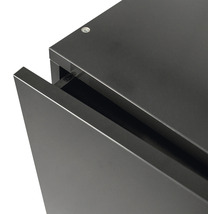 Detailaufnahme eines Schranks mit Schublade