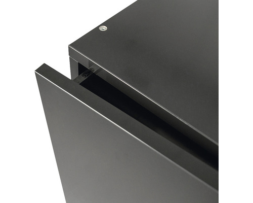 Detailaufnahme eines Schranks mit Schublade