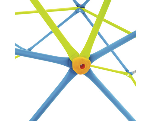 Detailansicht einer Kletterkuppel mit blauen und grünen Stangen, verbunden durch ein oranges Verbindungsstück.