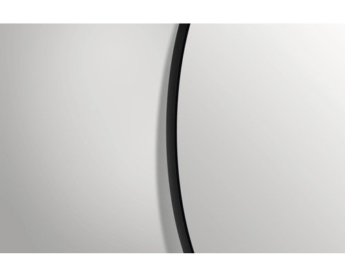 Detailansicht eines runden Spiegels mit schmalem Rahmen