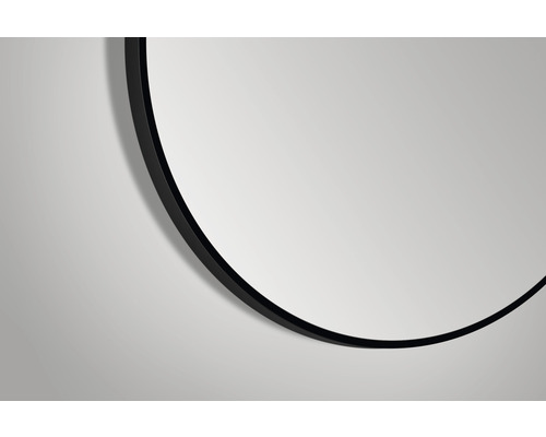 Detailansicht eines runden Spiegels mit schwarzem Rahmen