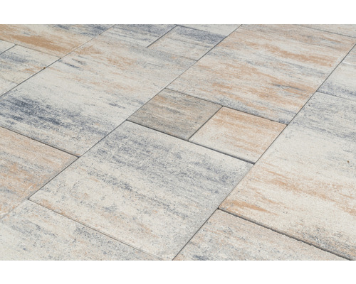 Verlegte Betonpflastersteine im Außenbereich