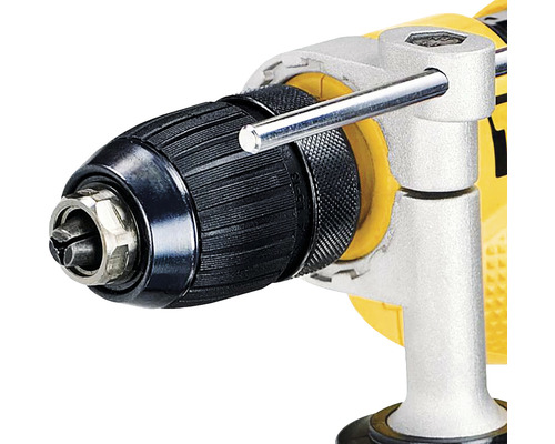 Detailansicht einer Bohrmaschine mit Bohrfutter und Bohrfutterschlüssel