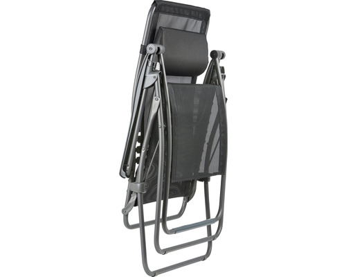 Zusammengeklappter Relaxsessel mit verstellbarer Rückenlehne und Kopfstütze