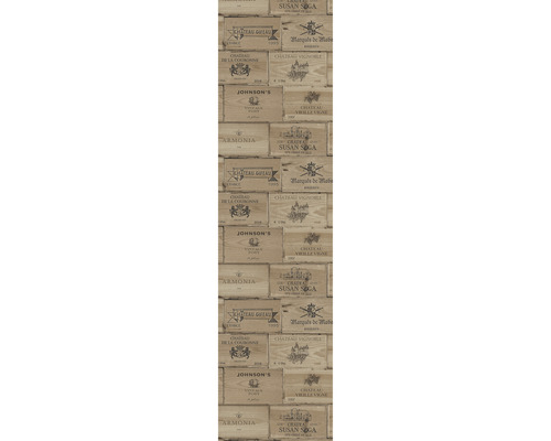 Tapete mit Holzkisten-Motiv und Weinnamen