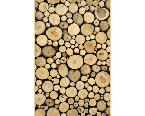 Stapel von Brennholzstücken unterschiedlicher Größe