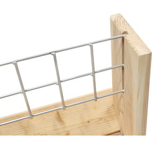 Detailansicht eines Holzrahmens mit Drahtgitter