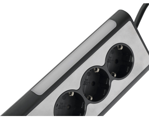 Steckdosenleiste mit drei Steckdosen und LED-Lichtleiste