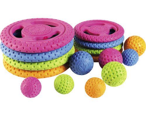 Verschiedenfarbiges Hundespielzeug aus Gummi: Frisbees und Bälle