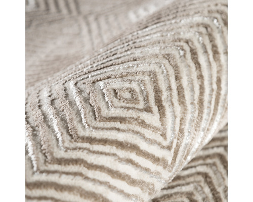 Detailansicht eines Teppichs mit geometrischem Muster