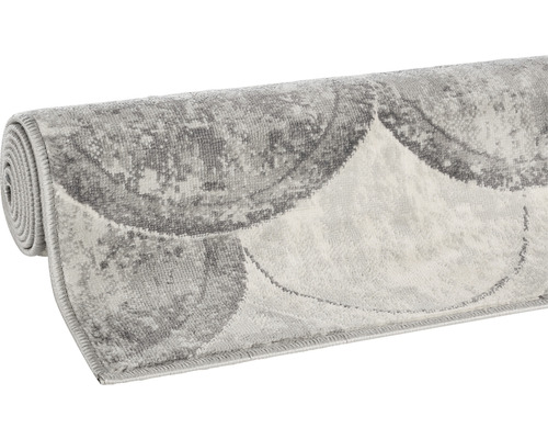 Gerollter Teppich mit abstraktem Muster