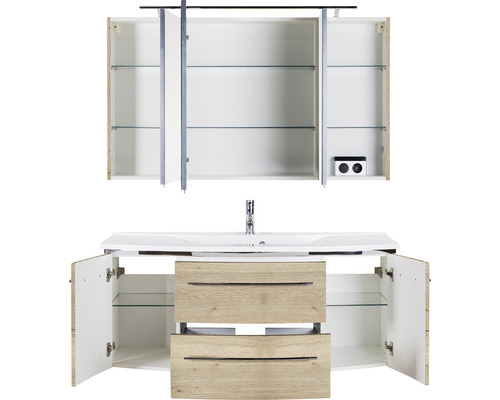 Waschtisch mit Waschbeckenunterschrank und Spiegelschrank mit offenen Türen.