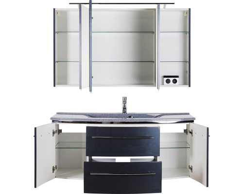 Waschtischkombination mit Spiegelschrank und offenstehenden Türen