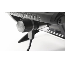 Detailansicht eines Weber Grills mit Bedienelement und Kabel