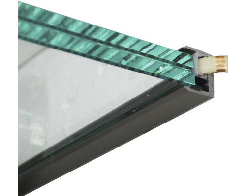 Detailansicht einer Glasplatte mit LED-Beleuchtung und Aluminiumprofil