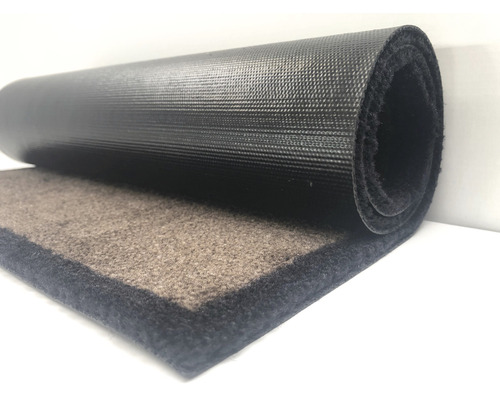 Aufgerollte Schmutzfangmatte mit Gummirückseite