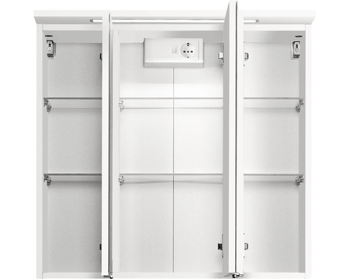 Geöffneter Spiegelschrank mit Steckdose und Glasablagen für Badezimmer