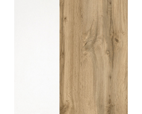 Holzdekor neben einer weißen Fläche