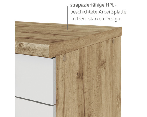 Detailansicht einer Arbeitsplatte mit Holzdekor und weißen Schubladen