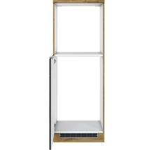 Küchenschrank mit offener Tür und Regalböden