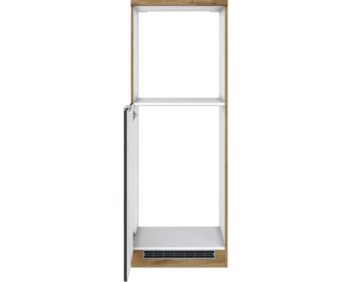 Küchenschrank mit offener Tür und Regalböden