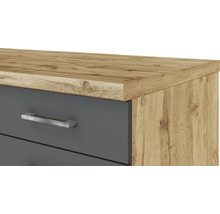 Kommode mit Schubladen und Holzstruktur