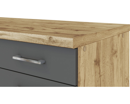 Kommode mit Schubladen und Holzstruktur